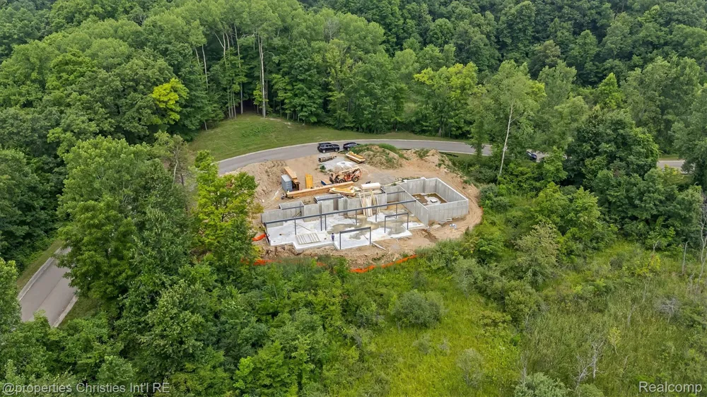 1246 Lake Forest Way Milford Charter Township, MI 48380