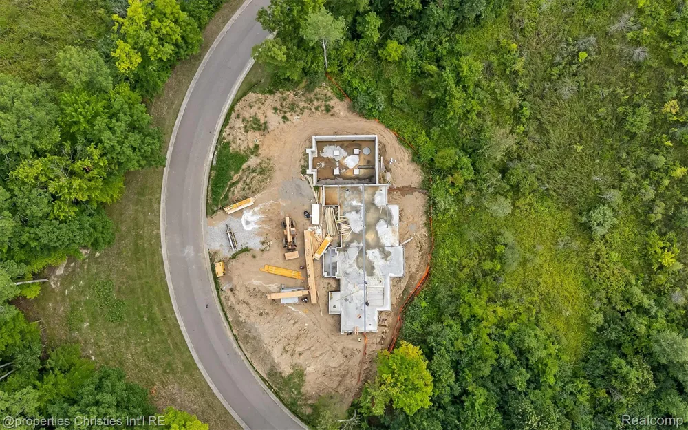 1246 Lake Forest Way Milford Charter Township, MI 48380