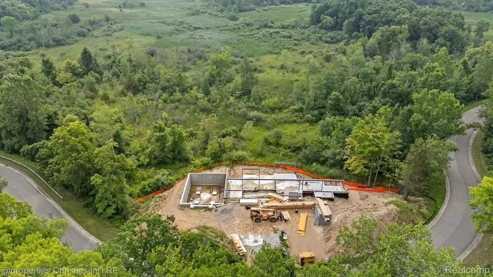 1246 Lake Forest Way Milford Charter Township, MI 48380