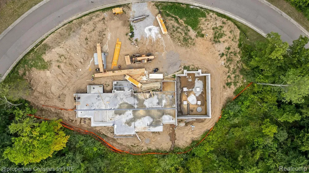 1246 Lake Forest Way Milford Charter Township, MI 48380
