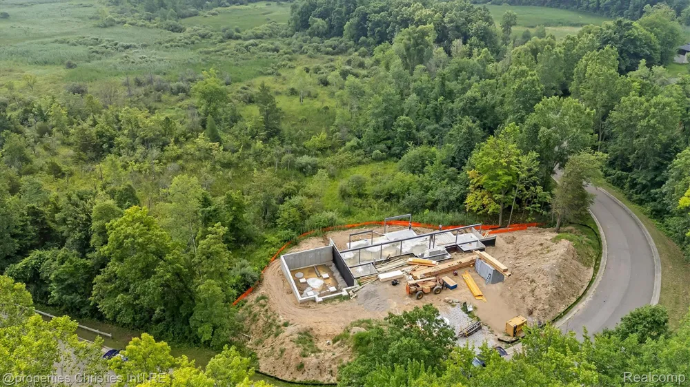 1246 Lake Forest Way Milford Charter Township, MI 48380