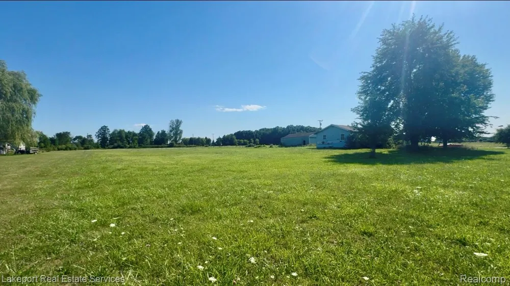 8485 Yale Road Greenwood Township, MI 48006