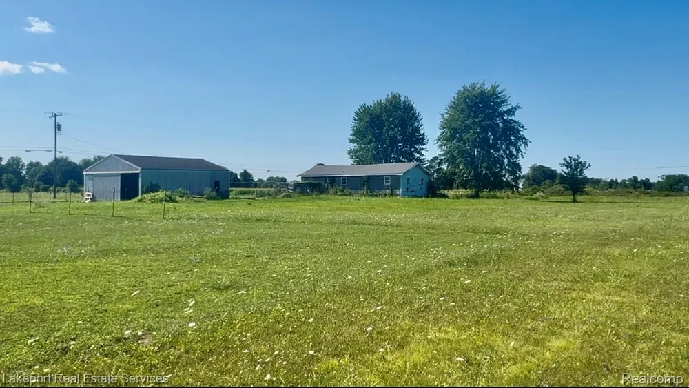 8485 Yale Road Greenwood Township, MI 48006