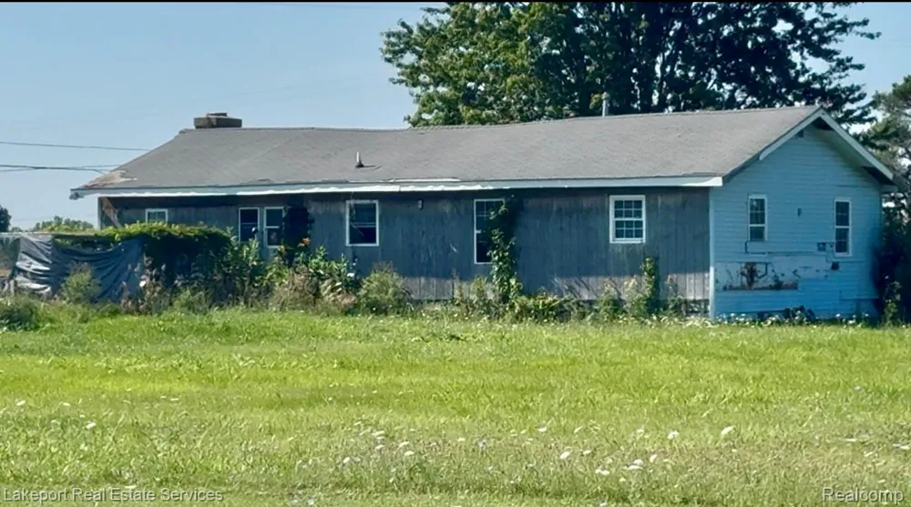 8485 Yale Road Greenwood Township, MI 48006