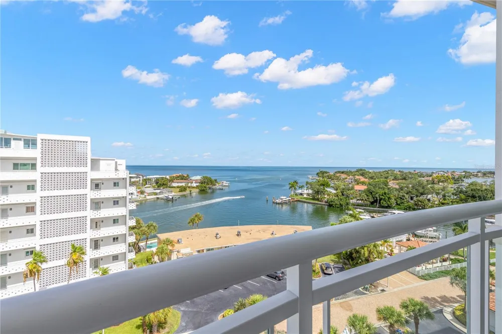1325 SNELL ISLE BOULEVARD NE #812 St Petersburg, FL 33704