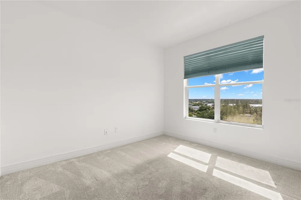 1325 SNELL ISLE BOULEVARD NE #812 St Petersburg, FL 33704