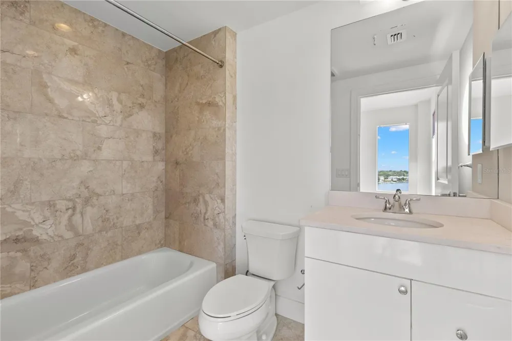 1325 SNELL ISLE BOULEVARD NE #812 St Petersburg, FL 33704