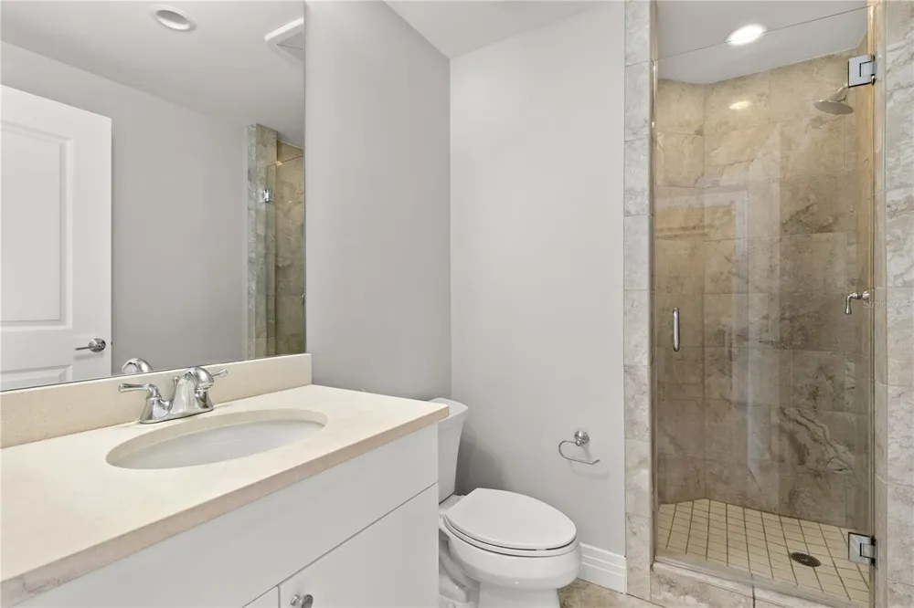 1325 SNELL ISLE BOULEVARD NE #812 St Petersburg, FL 33704