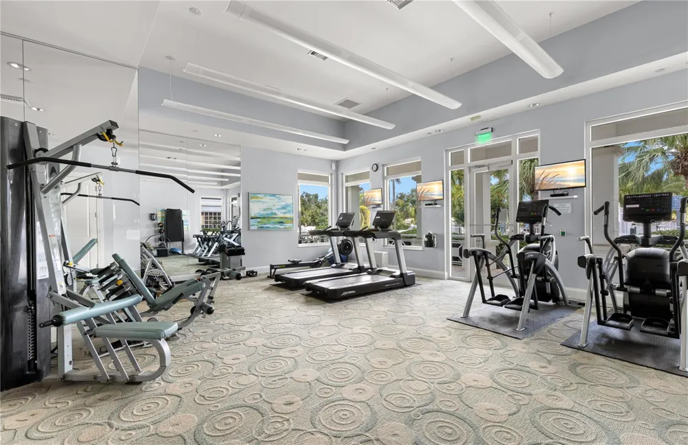 1325 SNELL ISLE BOULEVARD NE #812 St Petersburg, FL 33704