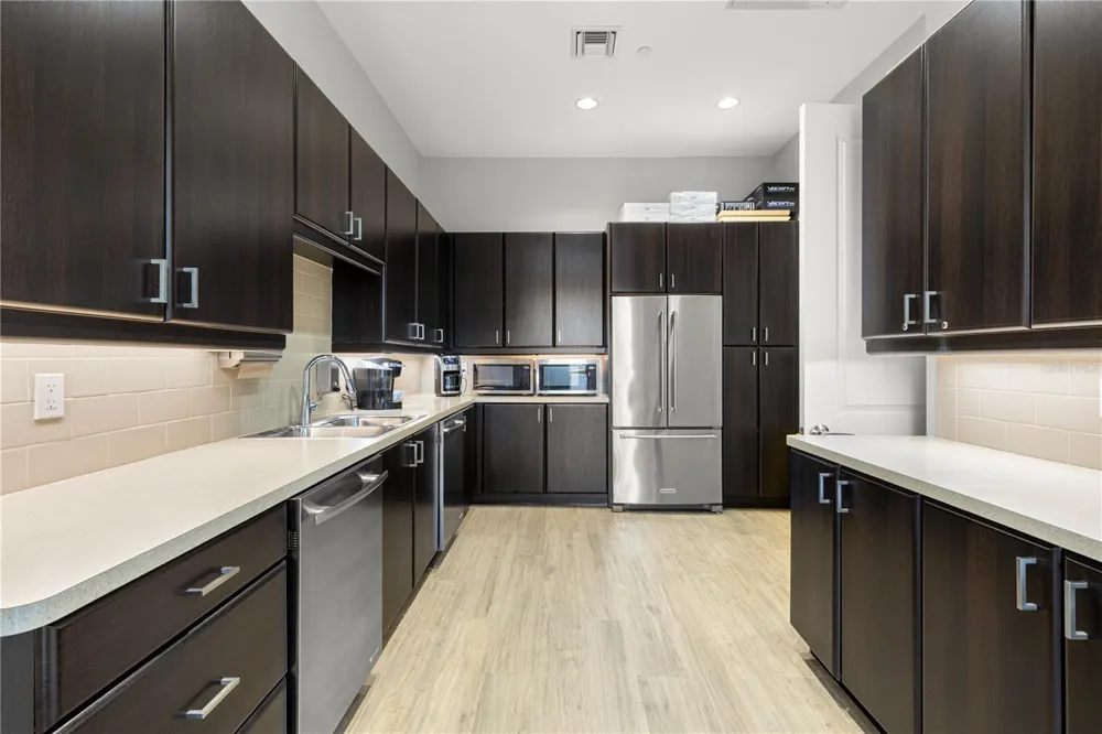 1325 SNELL ISLE BOULEVARD NE #812 St Petersburg, FL 33704