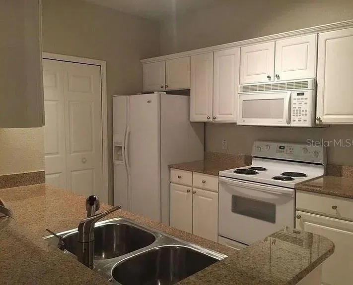 1301 EASTERN PECAN PLACE #208 Winter Garden, FL 34787