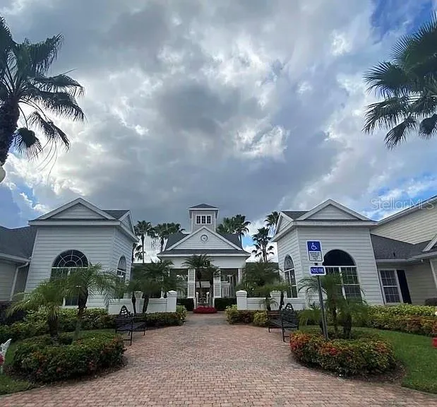 1301 EASTERN PECAN PLACE #208 Winter Garden, FL 34787