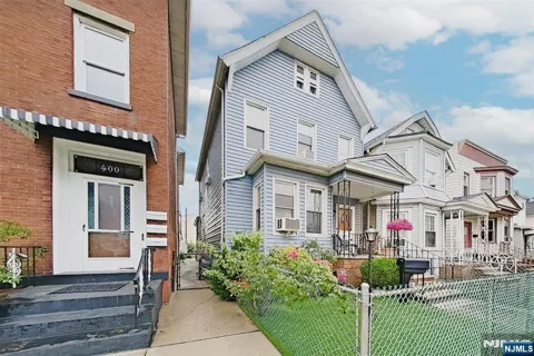 402 Davis Avenue