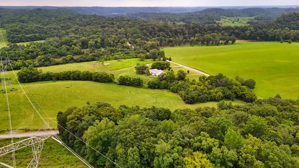 4 Cedar Hill Rd White Bluff, TN 37187