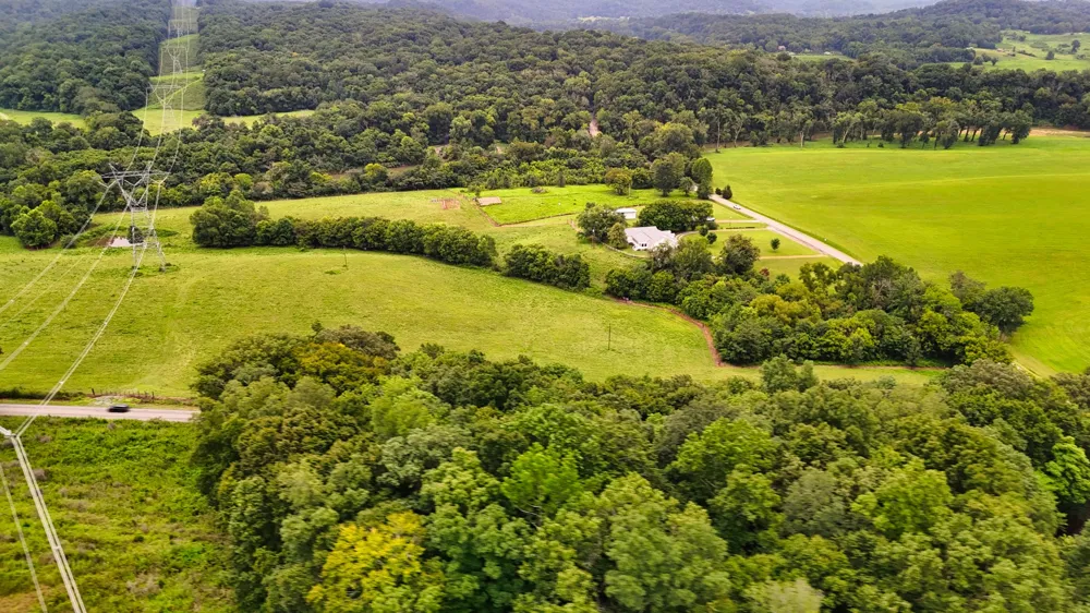 4 Cedar Hill Rd White Bluff, TN 37187