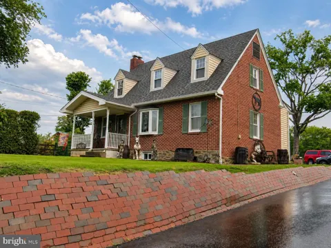 1819 LARKIN ROAD