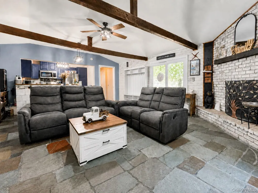 16 Upper Hillman Road Warwick, NY 10990