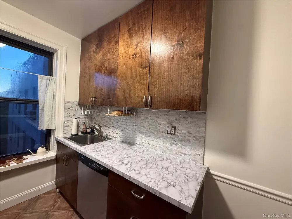 8384 116th Street #6B Richmond Hill, NY 11418