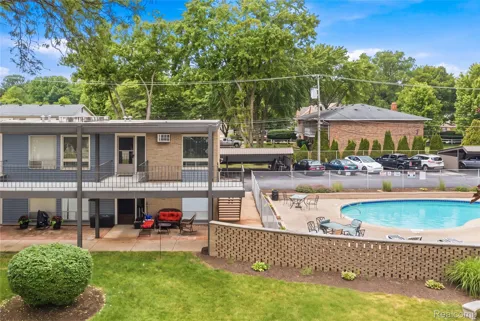 15055 HUBBARD STREET #28