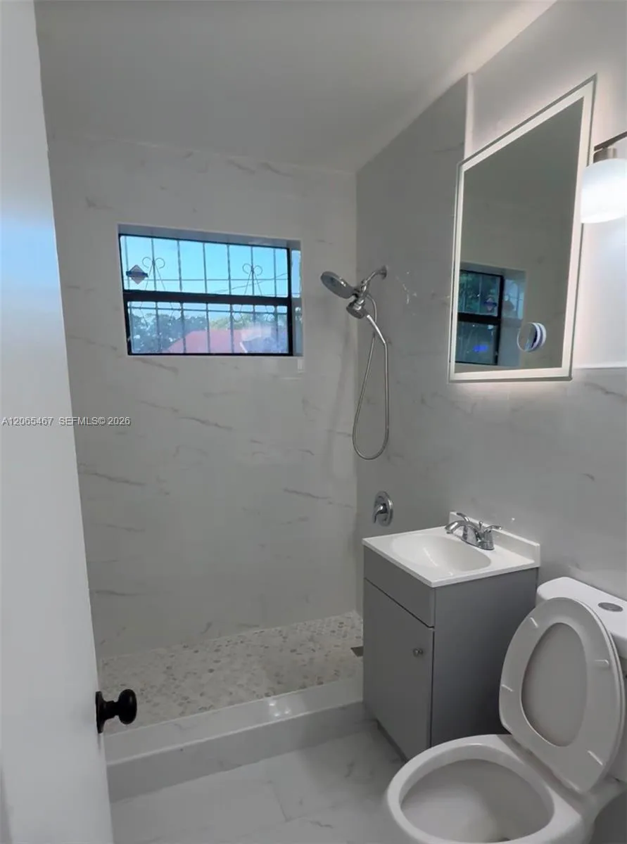 41 NE 195th St Miami, FL 33179