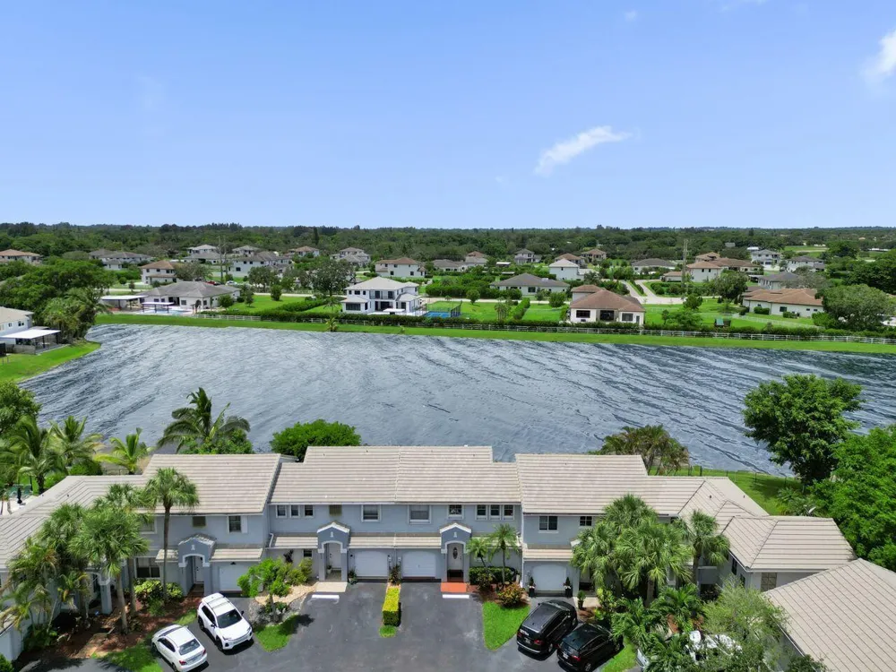 4737 Grapevine Way Davie, FL 33331