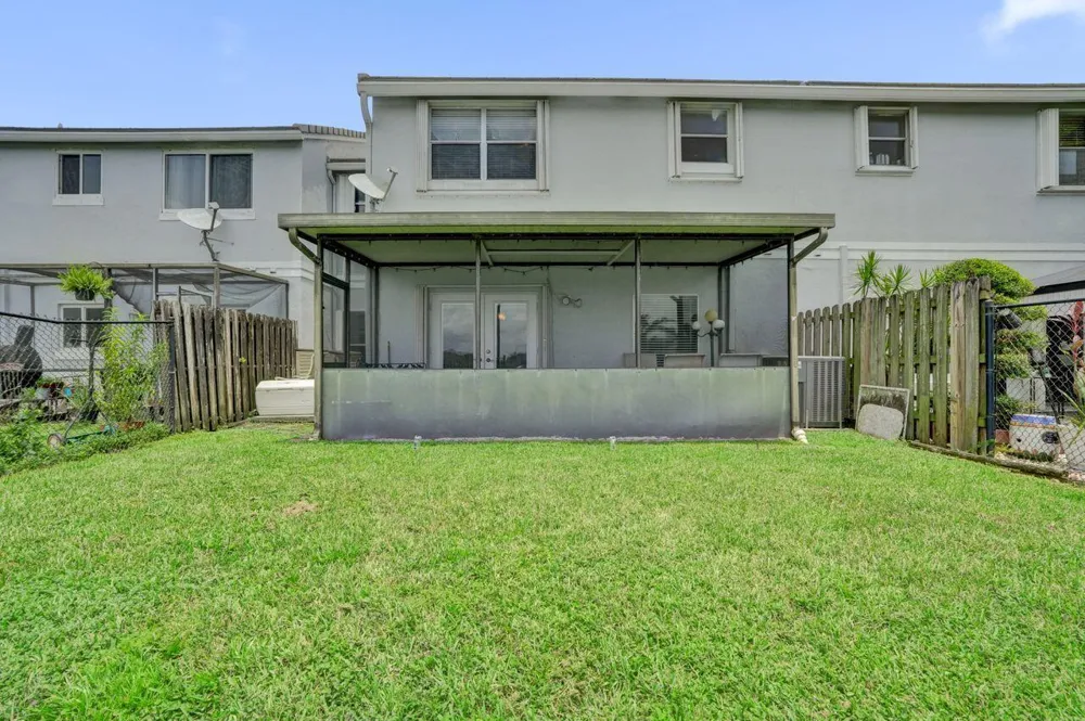 4737 Grapevine Way Davie, FL 33331