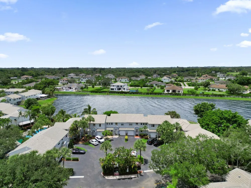 4737 Grapevine Way Davie, FL 33331