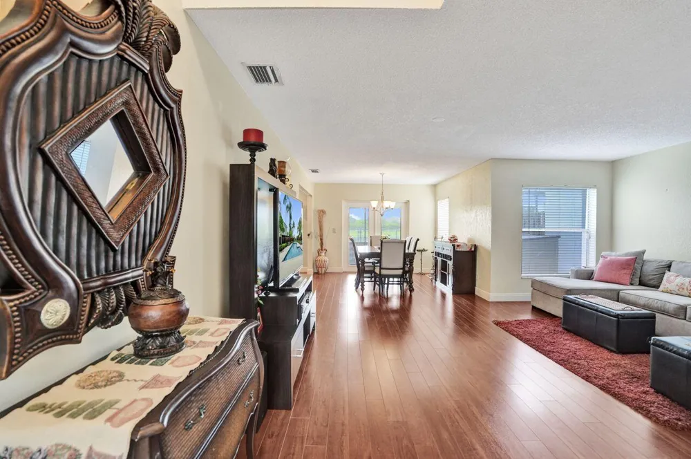 4737 Grapevine Way Davie, FL 33331