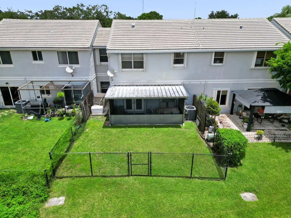 4737 Grapevine Way Davie, FL 33331