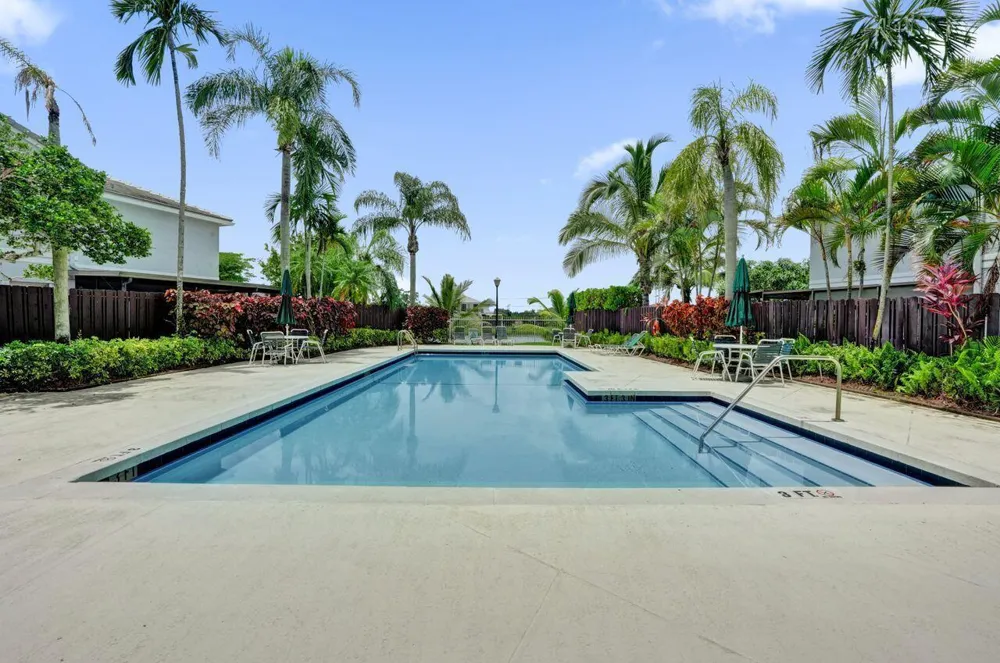 4737 Grapevine Way Davie, FL 33331
