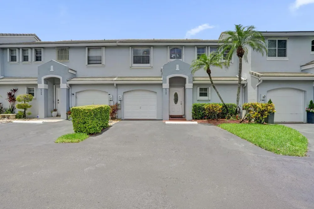 4737 Grapevine Way Davie, FL 33331