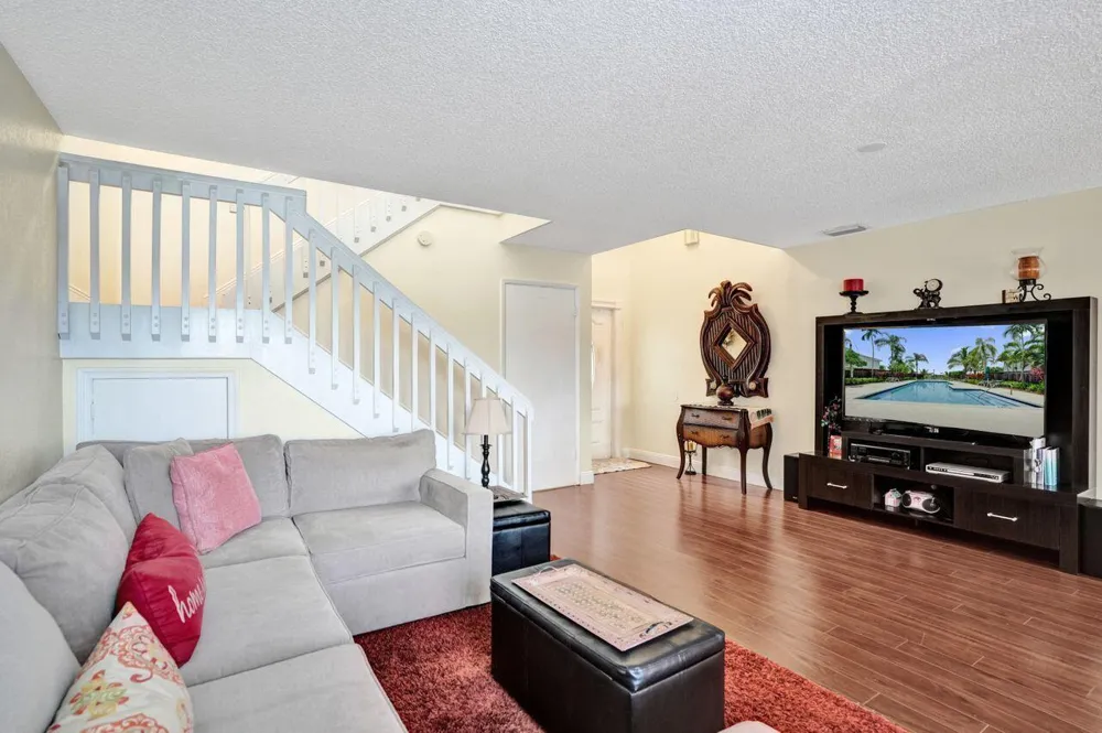 4737 Grapevine Way Davie, FL 33331