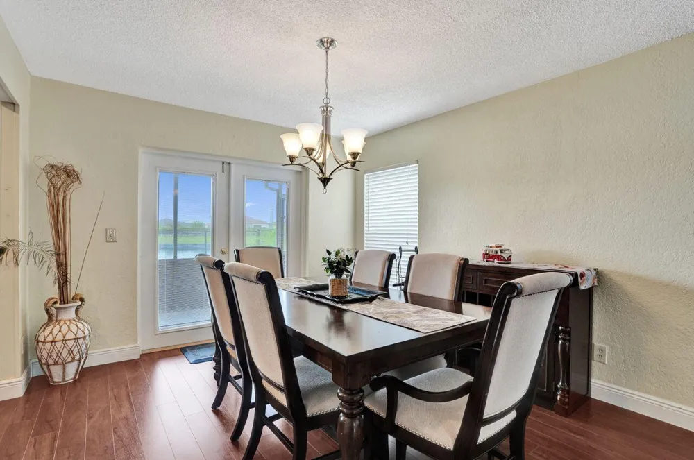 4737 Grapevine Way Davie, FL 33331
