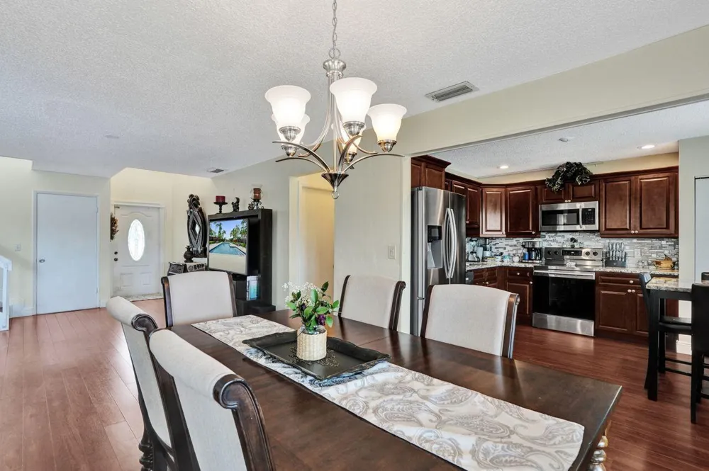 4737 Grapevine Way Davie, FL 33331