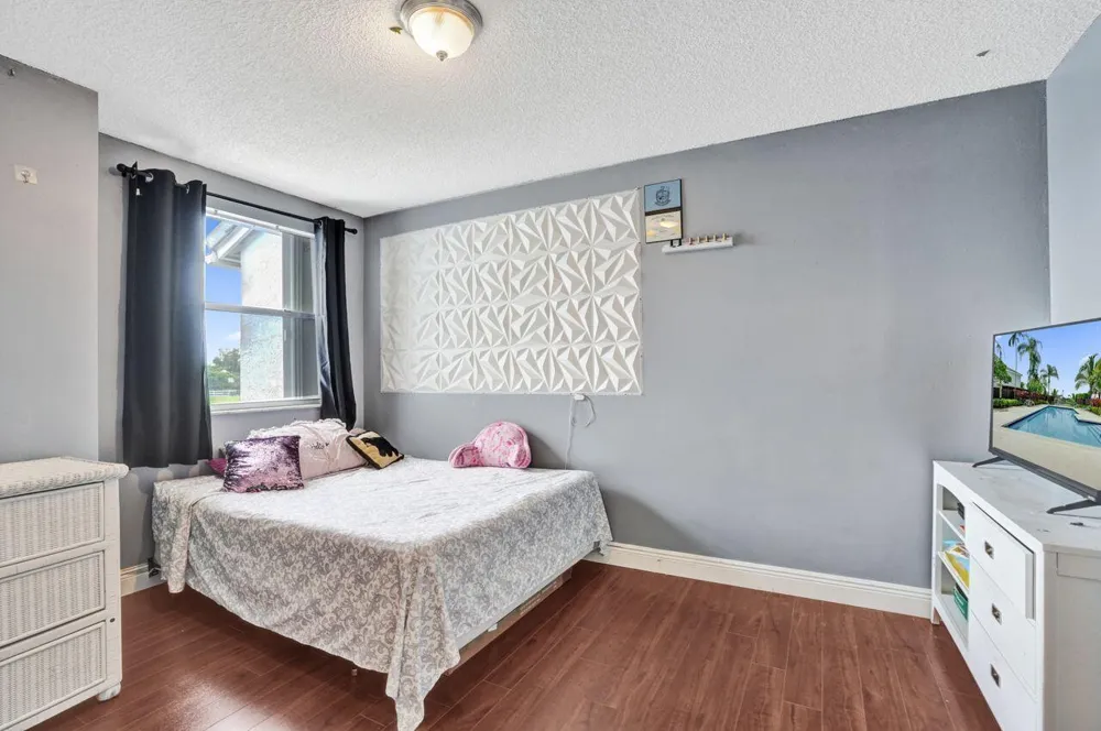 4737 Grapevine Way Davie, FL 33331