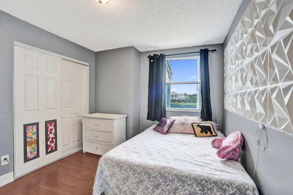 4737 Grapevine Way Davie, FL 33331