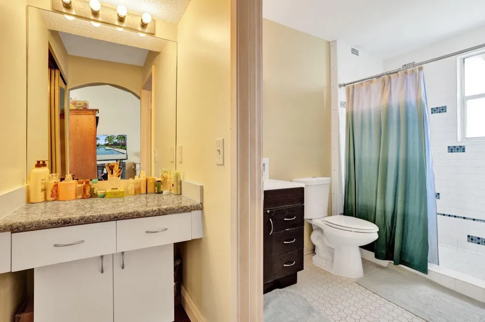 4737 Grapevine Way Davie, FL 33331