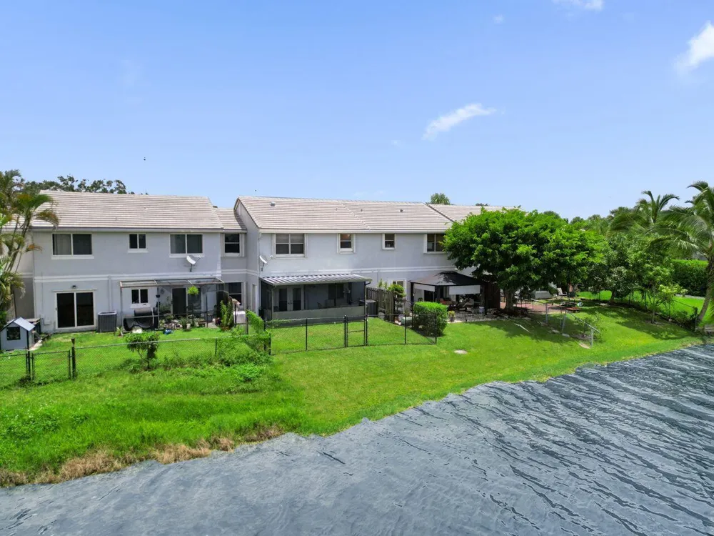 4737 Grapevine Way Davie, FL 33331