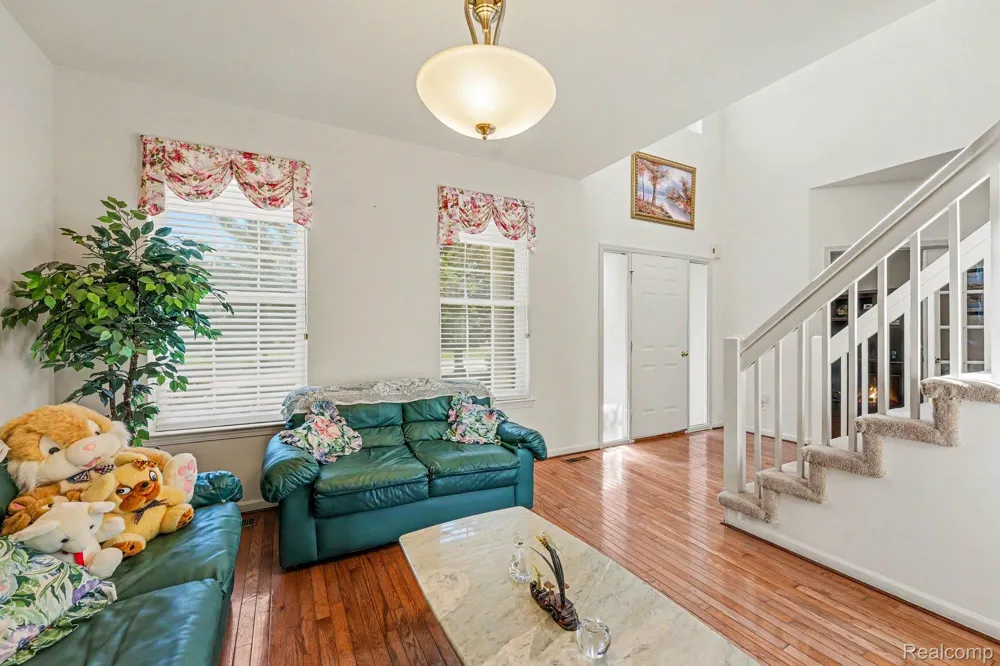 49235 Yale Drive Macomb Township, MI 48044