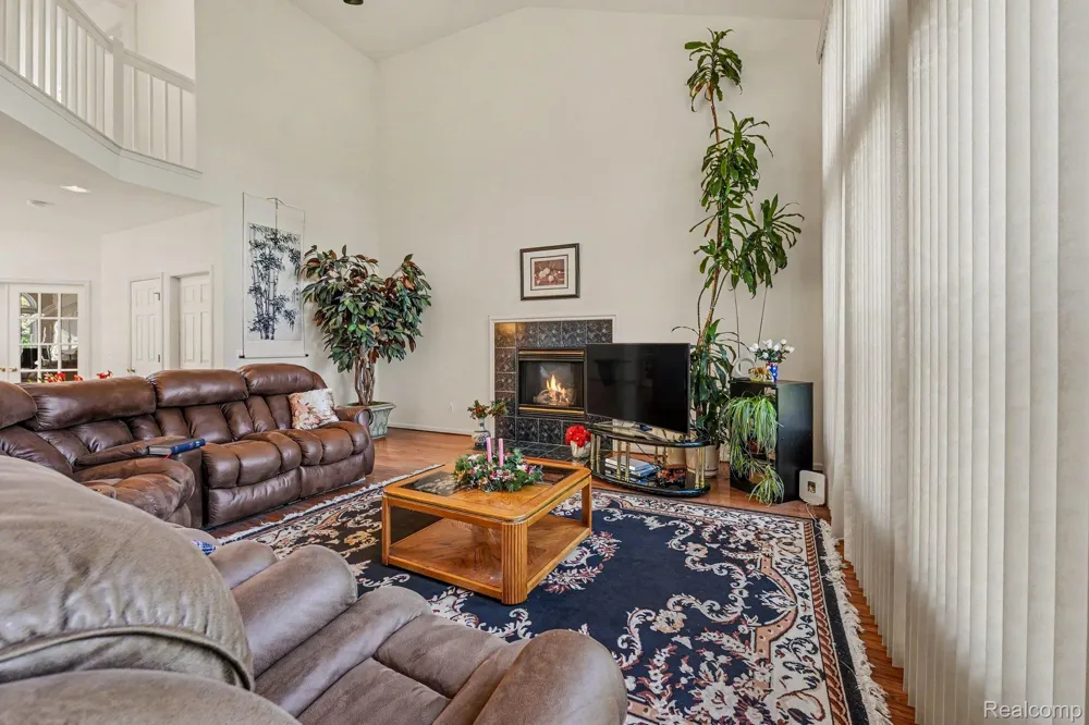 49235 Yale Drive Macomb Township, MI 48044