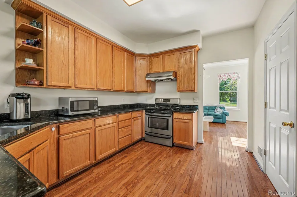 49235 Yale Drive Macomb Township, MI 48044