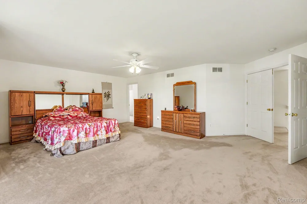 49235 Yale Drive Macomb Township, MI 48044