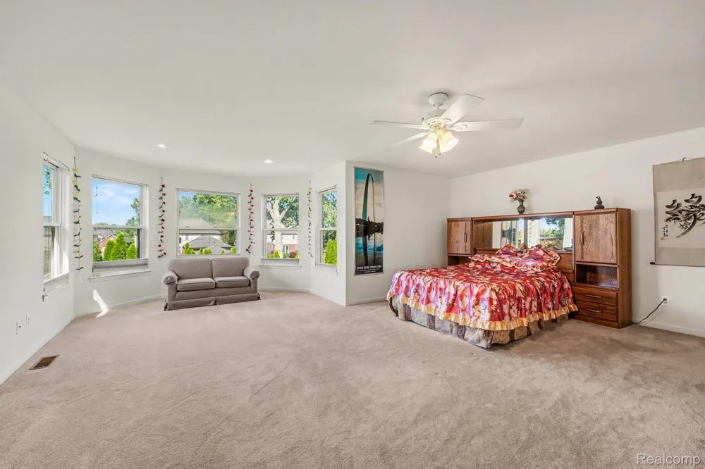 49235 Yale Drive Macomb Township, MI 48044