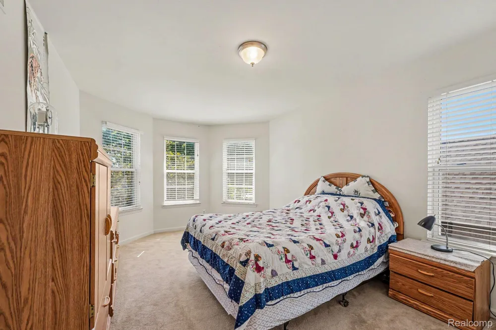 49235 Yale Drive Macomb Township, MI 48044