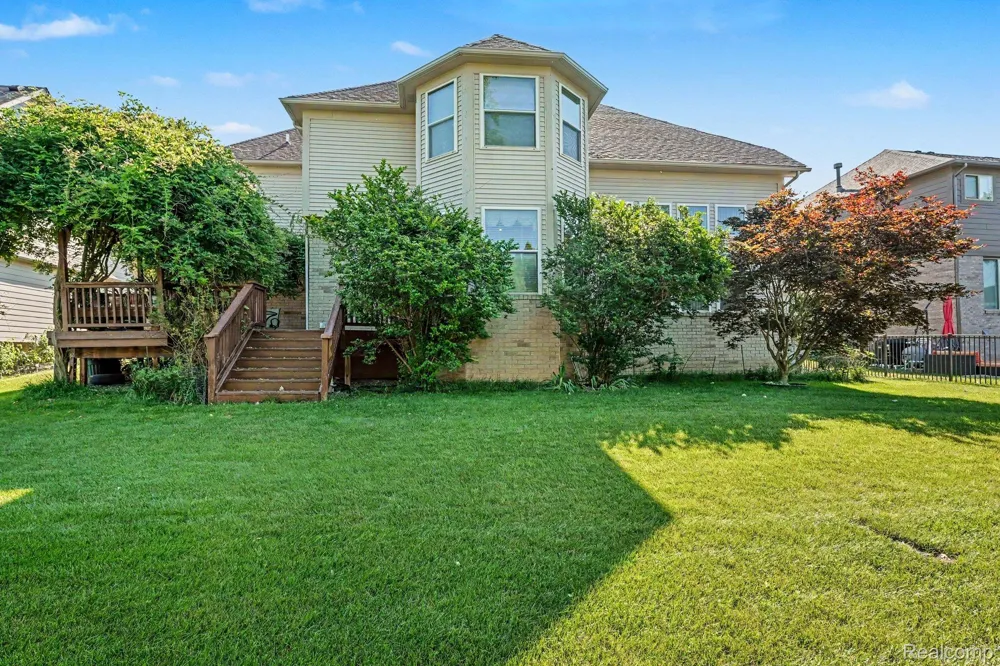 49235 Yale Drive Macomb Township, MI 48044