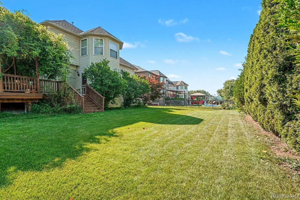 49235 Yale Drive Macomb Township, MI 48044