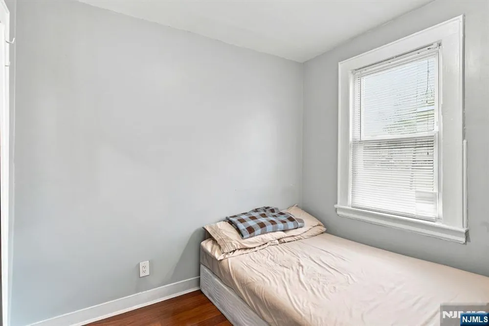 27 Philip Place Irvington, NJ 07111