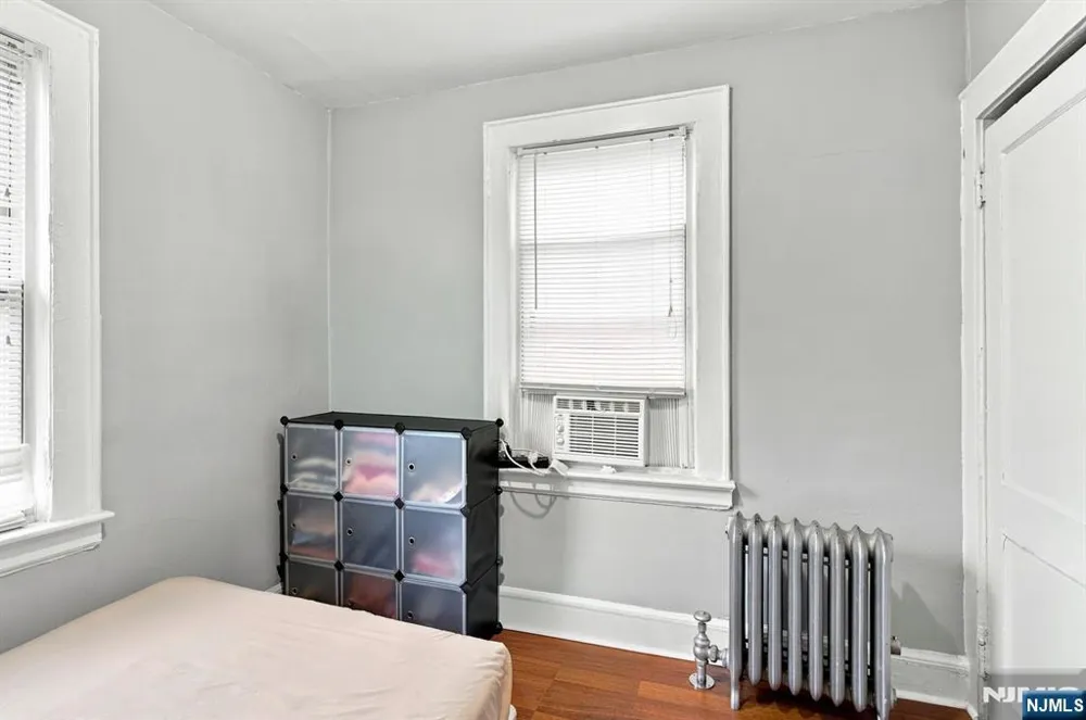 27 Philip Place Irvington, NJ 07111