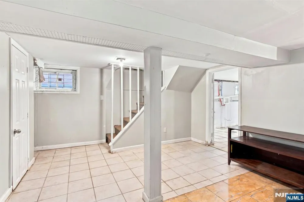 27 Philip Place Irvington, NJ 07111