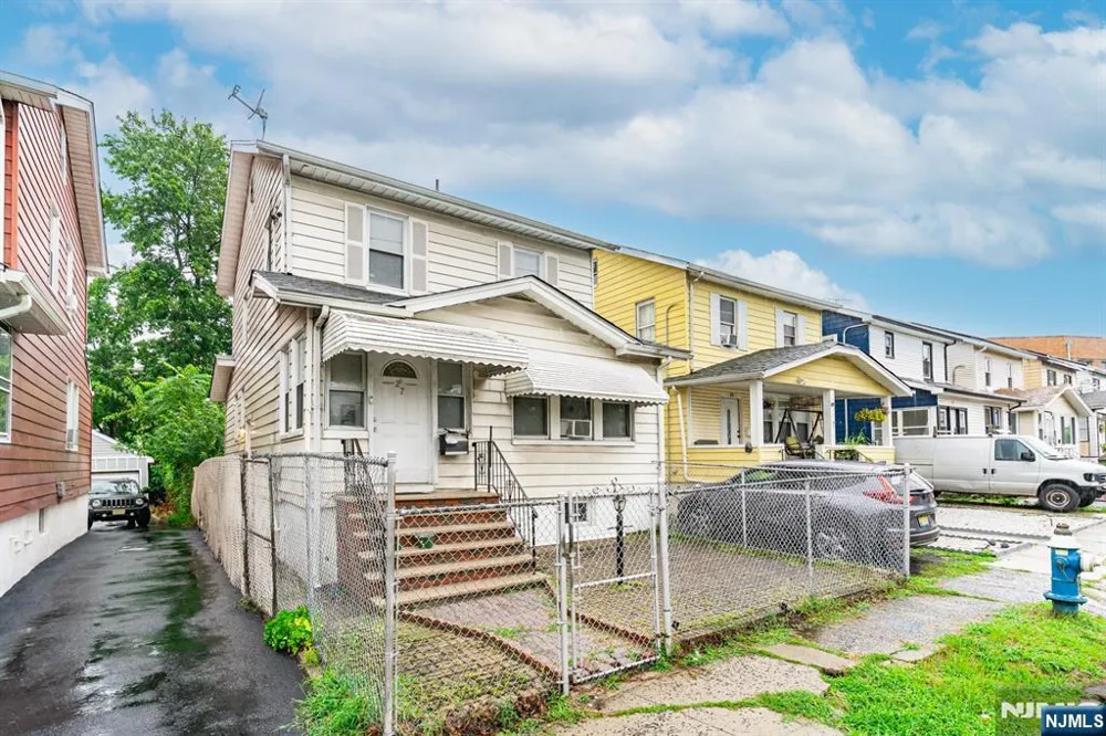 27 Philip Place Irvington, NJ 07111